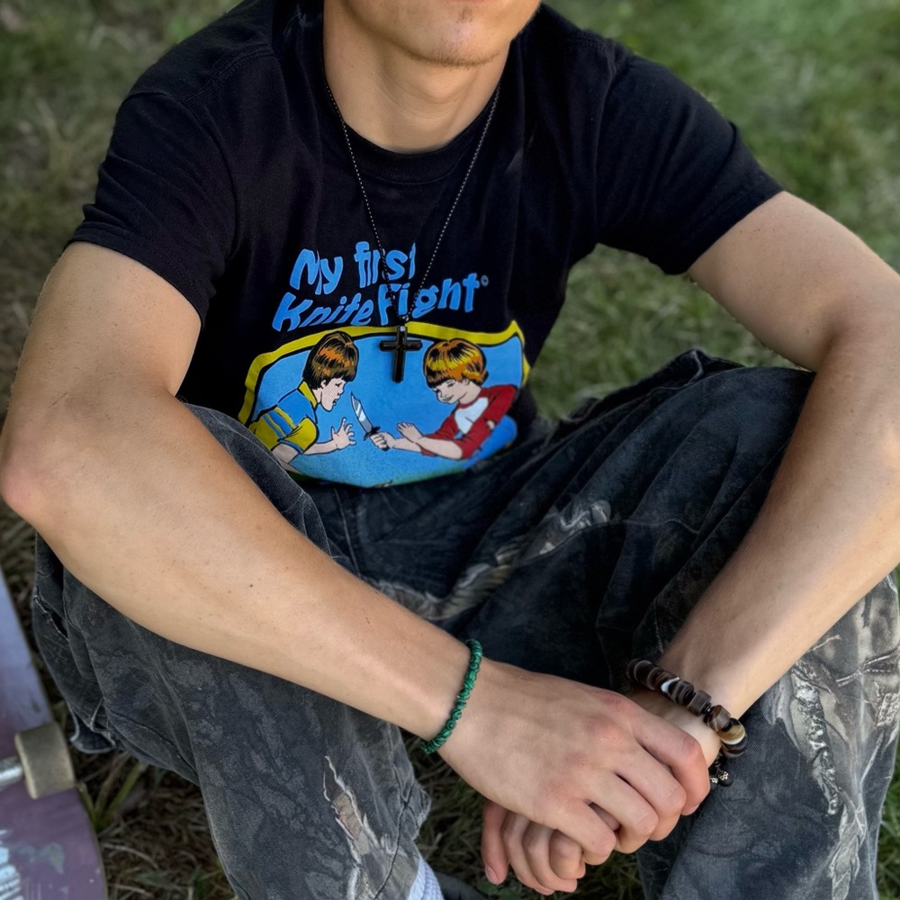 STEVEN RHODES MY FIRST KNIFE FIGHT MEN T SHIRT BOYS HOBBIES & GAMES SCOUT COMICS - Picture 5 of 16
